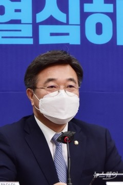 윤호중, '검수완박' 시간표 제시···"5월3일 국무회의 공포 목표"