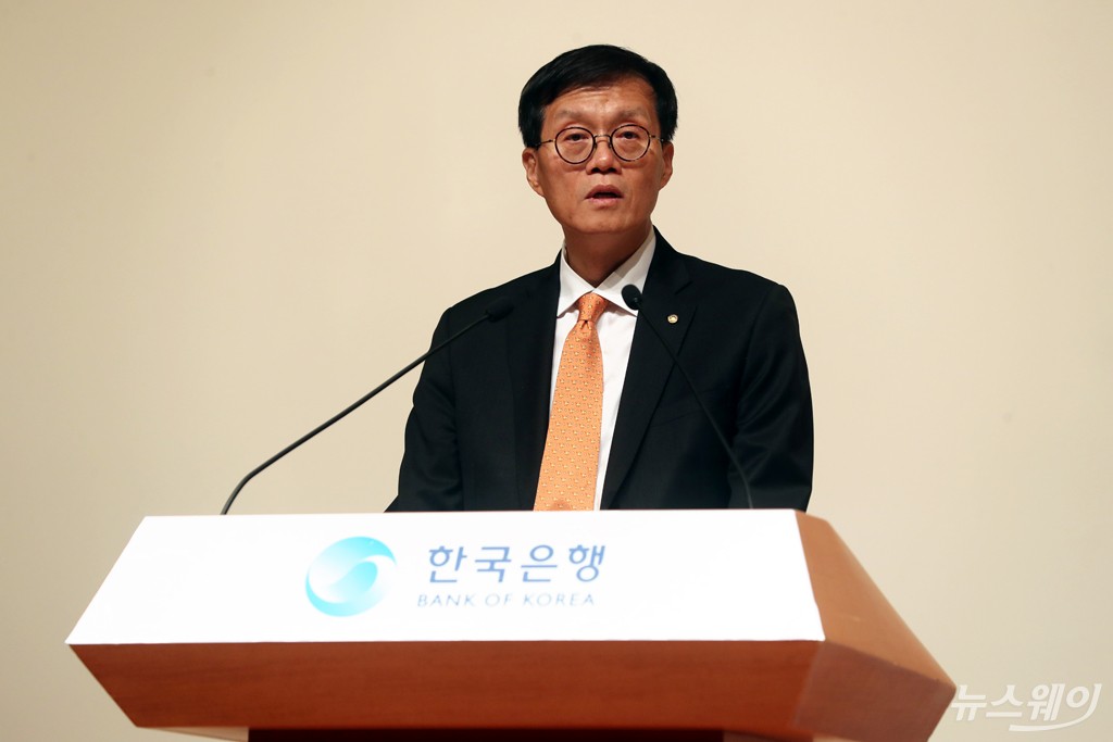 [NW포토]취임사 하는 이창용 한국은행 신임 총재