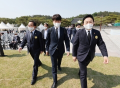 5·18 기념식, 여권 총출동···'임을 위한 행진곡'도 제창