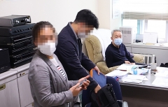 검찰, '블랙리스트 의혹' 백운규 자택·연구실 전방위 압수수색