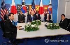 한미일 정상, 4년 9개월 만에 한자리···北 문제 등 글로벌 현안 살펴