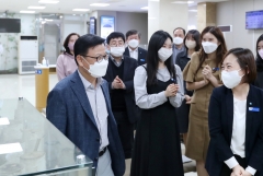 이원덕 우리은행장, 거래처 직접 챙기며 현장중심 경영 실천