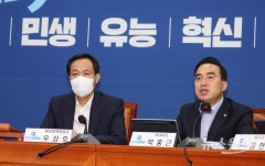 민주 "윤 지지율 30%대 추락, 인사 참사에 대한 국민 경고장"