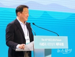 최태원 회장, 바이든과 내일 화상면담···투자·일자리 논의